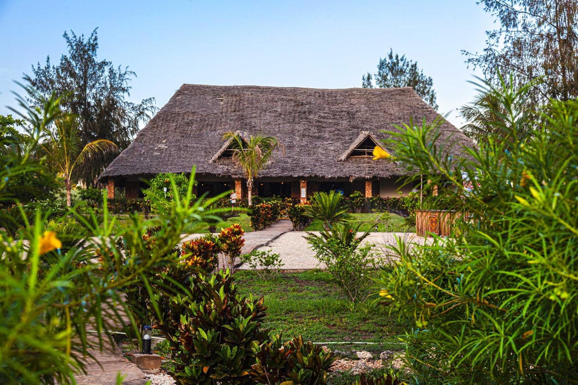 Vrclub Paje Palms Beach Resort Exterior photo