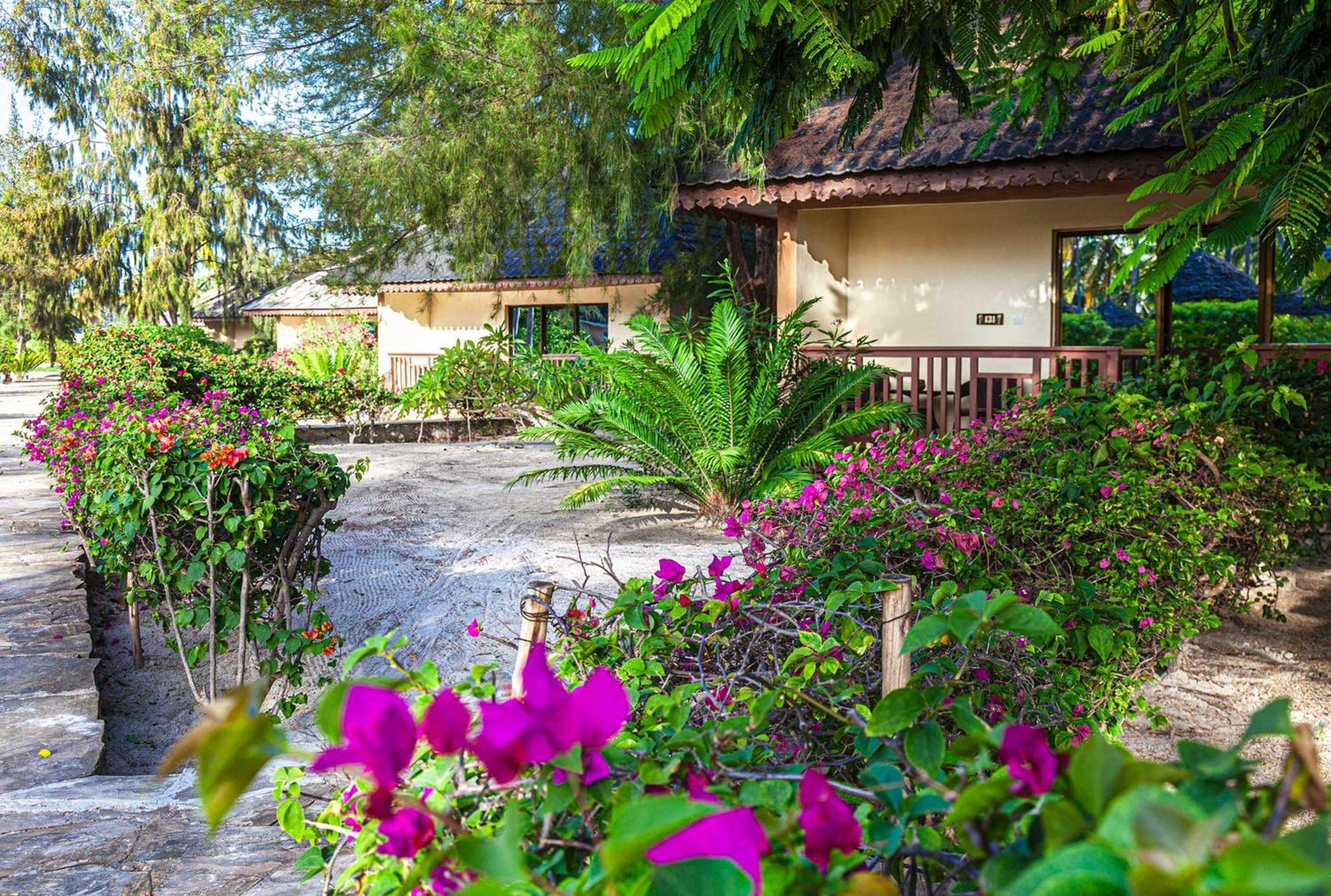 Vrclub Paje Palms Beach Resort Exterior photo