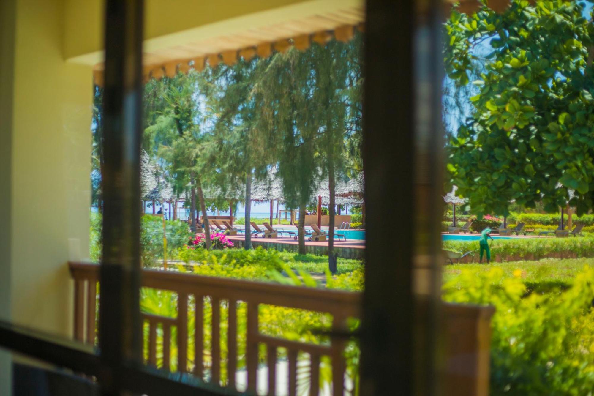 Vrclub Paje Palms Beach Resort Exterior photo